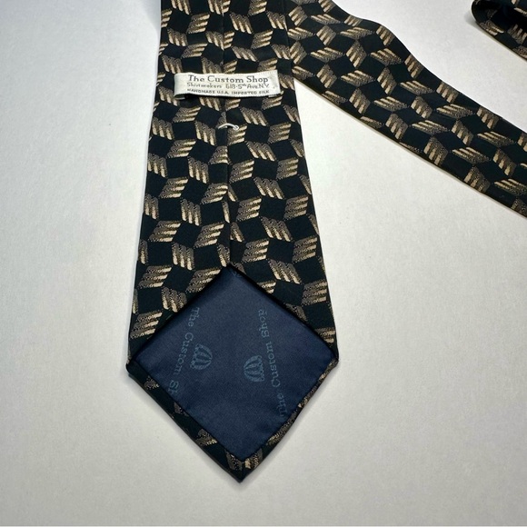 Vtg THE CUSTOM SHOP New York City Abstract Geometric Classic Silk Handmade Tie - Picture 4 of 5